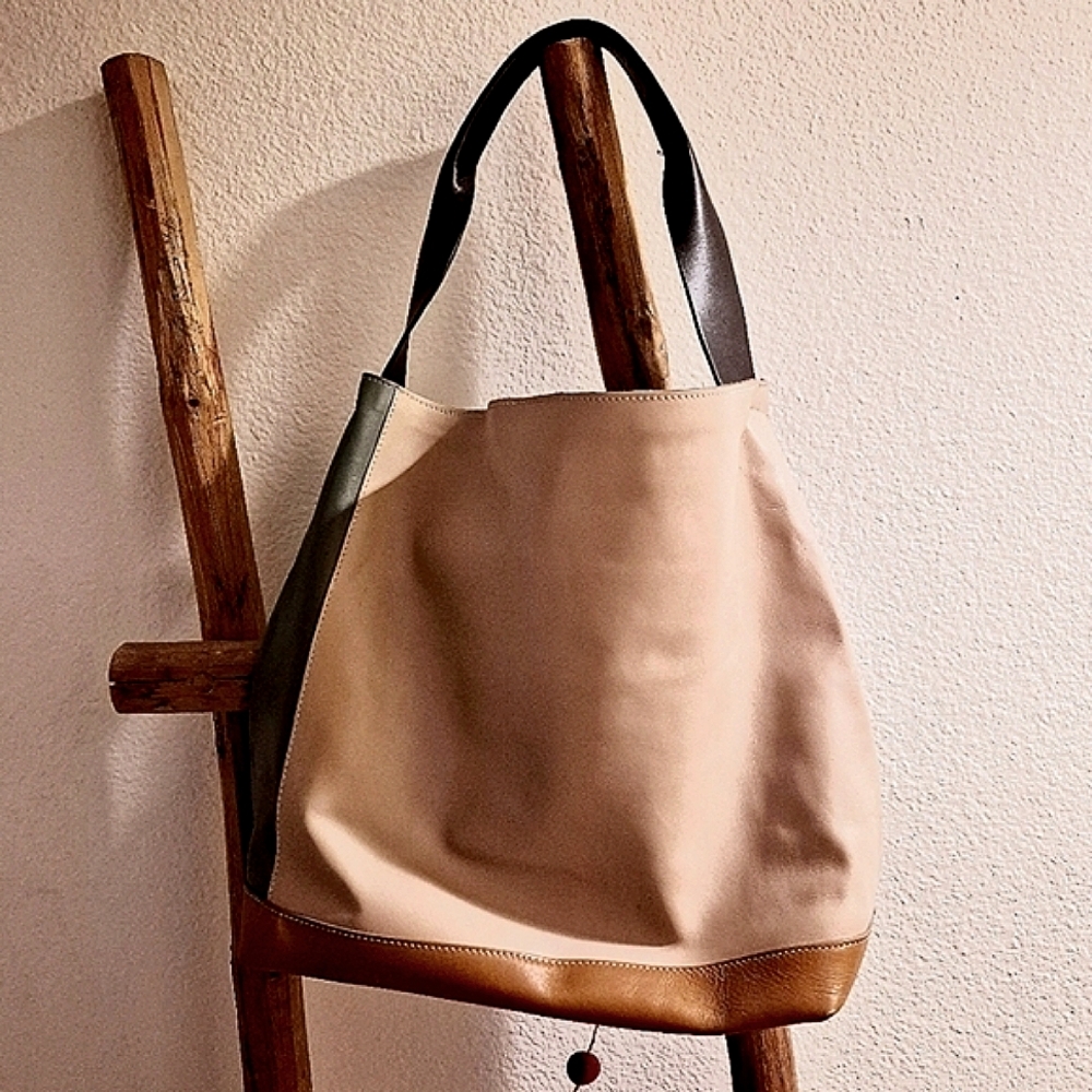 Vittoria Napoli Leather Tote Bag